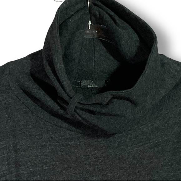Prana Funnel Neck Knit Top Sz M Lightweight Sweater Charcoal Gray Athleisure - Picture 6 of 9